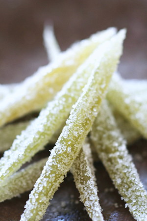 乾いたらグラニュー糖をまぶす