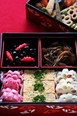 二の重・黒豆・松前漬け・酢ばす・熨斗鶏