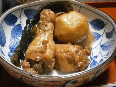 鶏手羽元と里芋の煮物