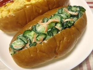 ◆８．１５　きゅうりと人参の辛子マヨコッペパンサンド