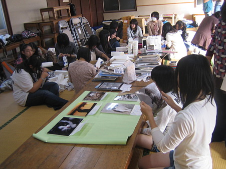 みんなで作業中