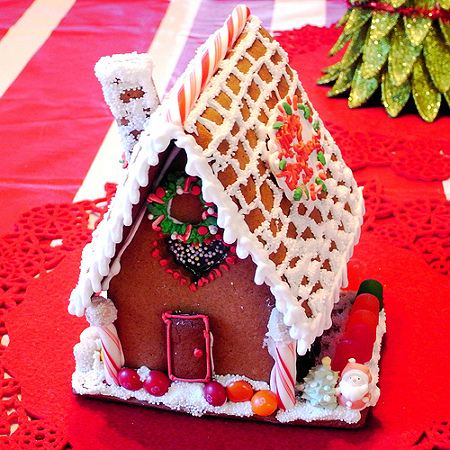 Miyu Gingerbread House1