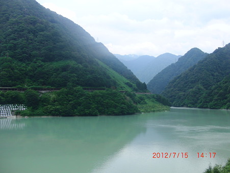 ２２とちの湯から黒部峡谷鉄道のトロッコ電車１４：１７