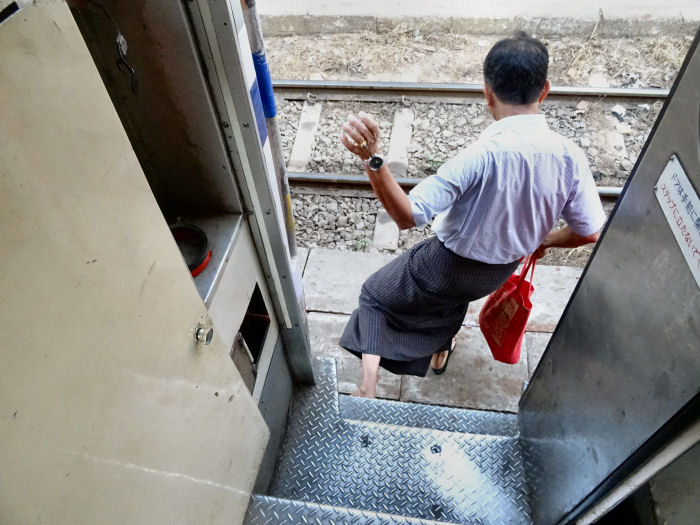 ヤンゴン環状線’１４２１