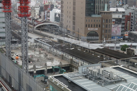 解体中のＪＲ三ノ宮駅ビル