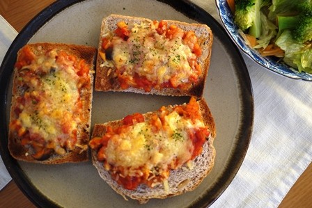 トマトチーズトースト