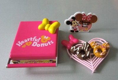 ミニーマウス　ラブラブ　ドーナッツ